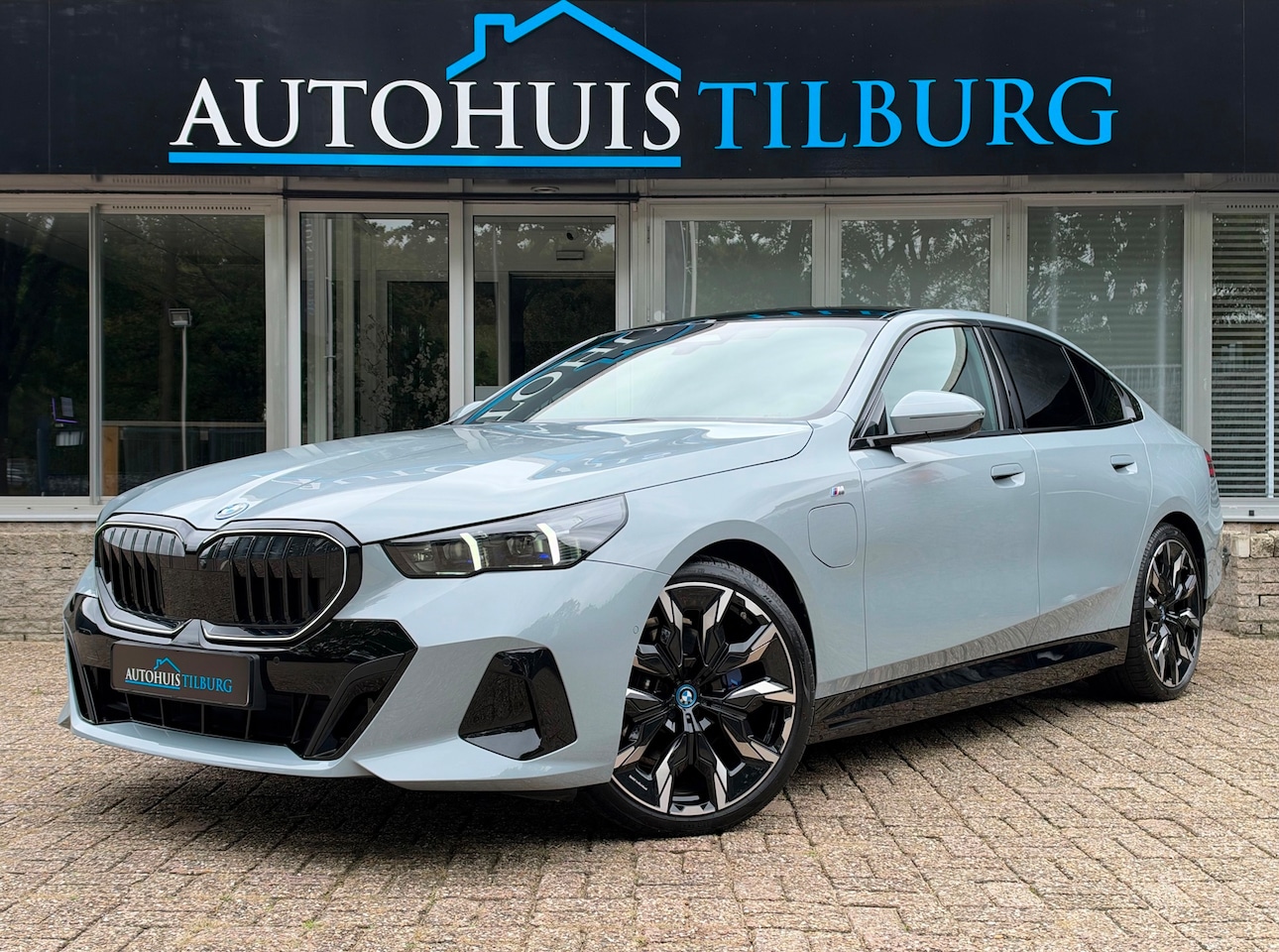 BMW 5-serie - 530e M-Sport Pano Laser HUD B&W - AutoWereld.nl