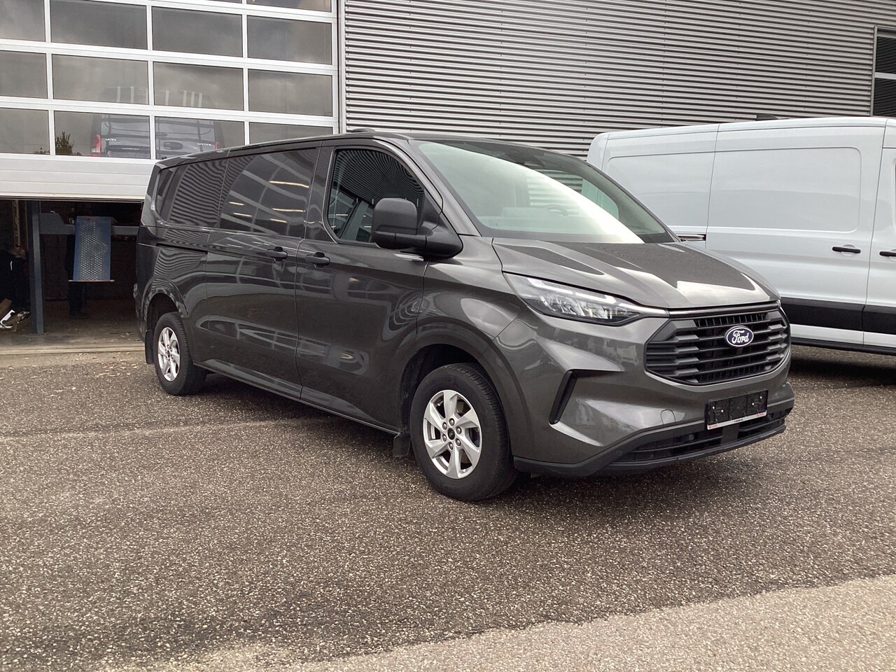 Ford Transit Custom - 2.0 TDCI 136 pk L2 Trend LED/ 2.7T trekverm./ Stoelverw./ Stuurverw./ Carplay/ Climate/ Ca - AutoWereld.nl