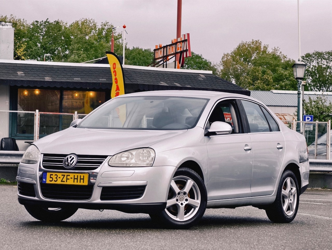 Volkswagen Jetta - 1.6 Comfortline Business- AUTOMAAT-NAP-AIRCO-SCHADEAUTO - AutoWereld.nl
