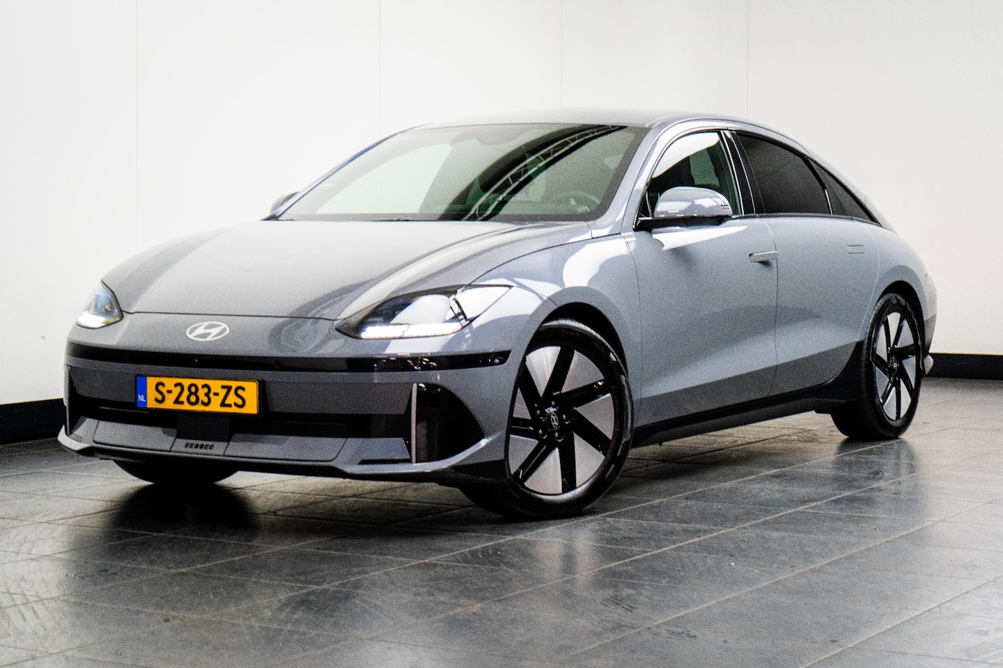 Hyundai IONIQ 6 - Lounge 77.4 kWh | Achterstoelen verwarmd | Achteruitrij assistent | Achteruitrijcamera - AutoWereld.nl