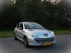 Peugeot 206 - 1.4 XS . 5 Drs . Airco . Cruiscontrol . Elec ramen . 75 PK .enz