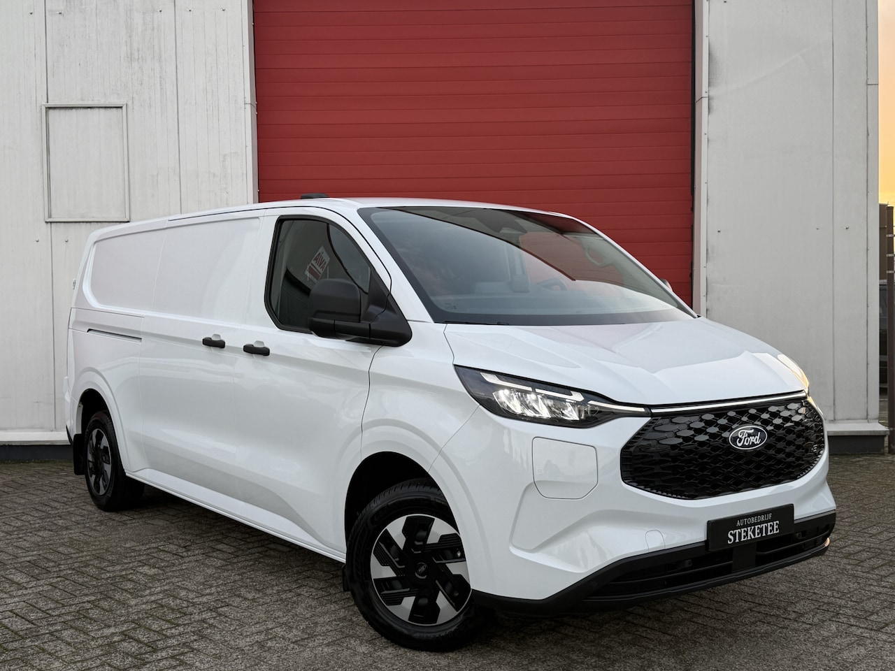 Ford E-Transit Cust. - 340 L2H1 Limited 71 kWh | Camera | Stoel/Stuur verw. | - AutoWereld.nl