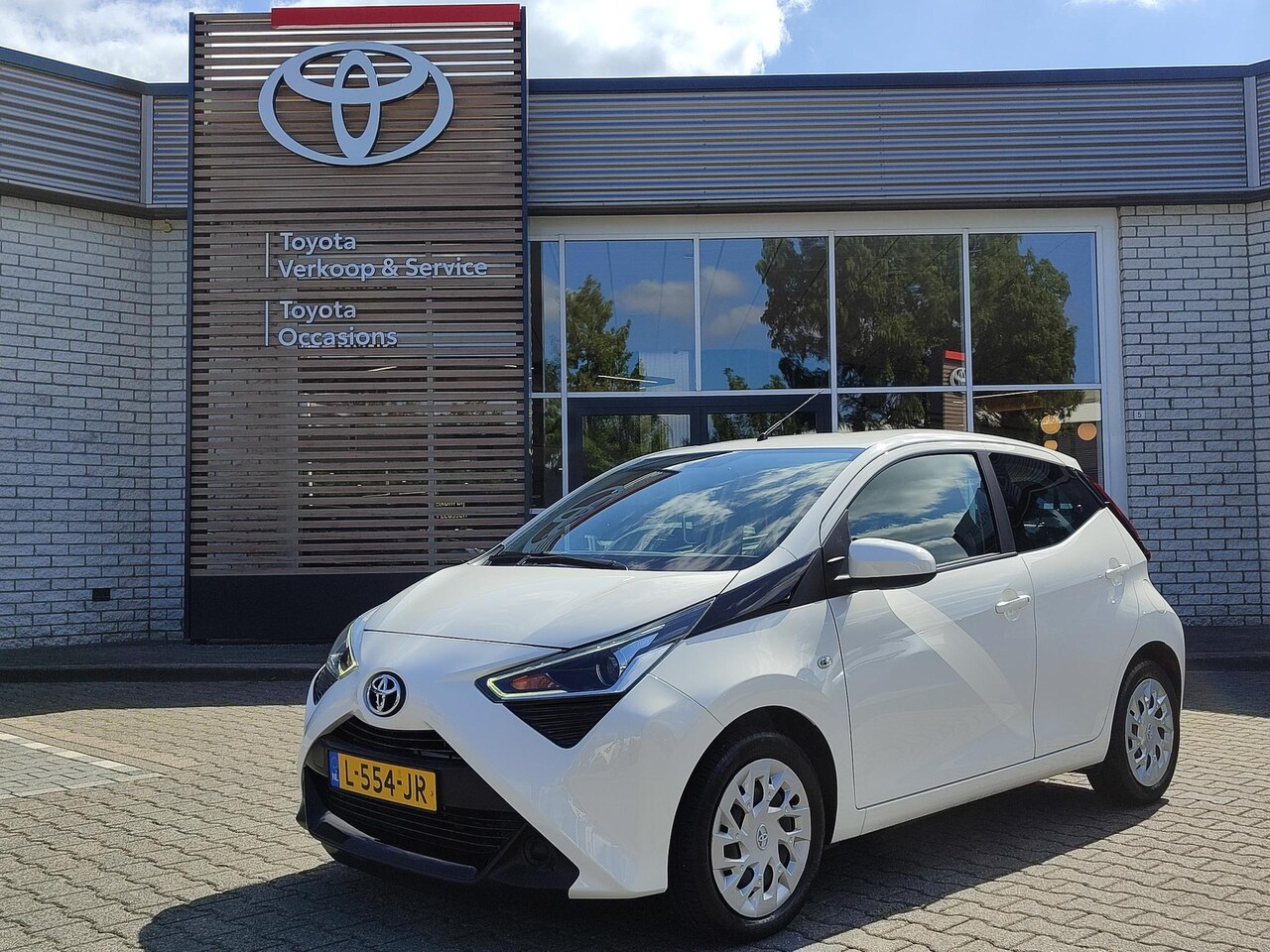 Toyota Aygo - 1.0 VVT-i x-play CAMERA AIRCO APPLE/ANDROID BLUETOOTH NL-AUTO DAB+ - AutoWereld.nl
