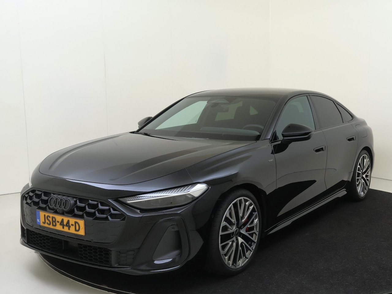 Audi A5 Limousine - 2.0 e-hybrid quattro S edition | 20 inch lm velgen | Optiekpakket zwart | Achteruitrijcame - AutoWereld.nl
