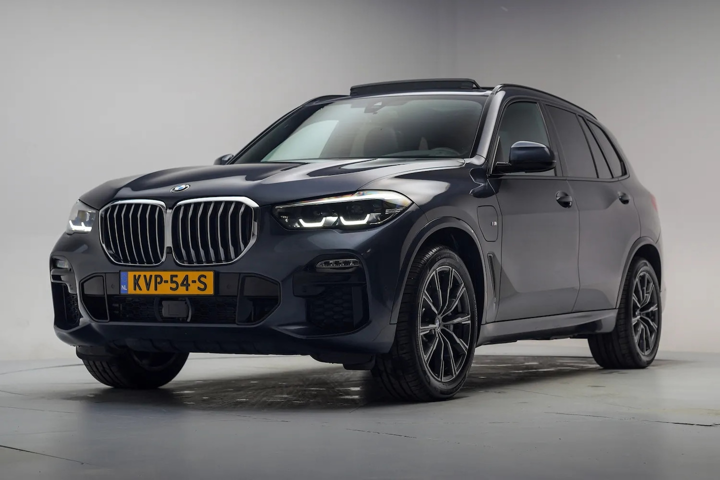 BMW X5 - xDrive45e M Sport High Executive [ Panorama Stoelventilatie H/K HUD Luchtvering ] - AutoWereld.nl
