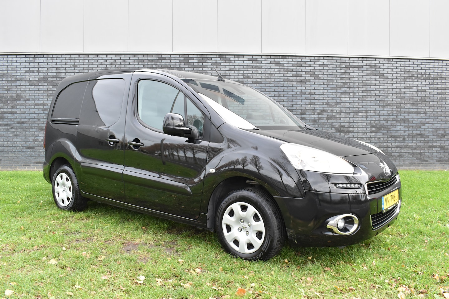 Peugeot Partner - 120 1.6 e-HDI L1 Navteq 3 zits Navi 1e eigenaar N.A.P - AutoWereld.nl
