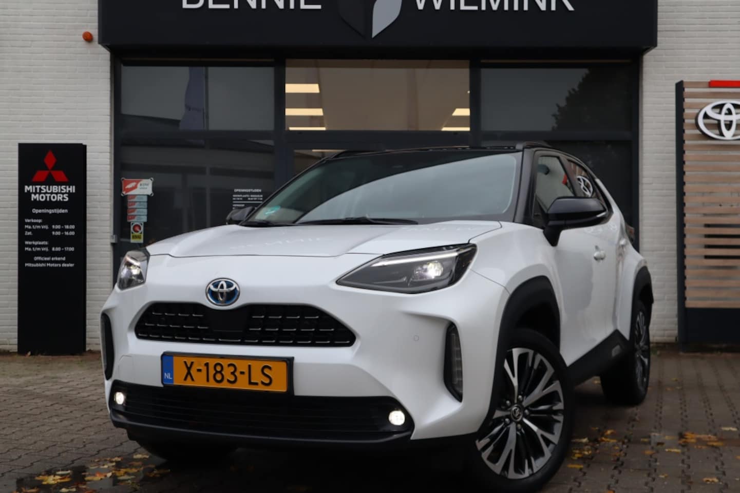 Toyota Yaris Cross - 1.5 Hybrid Executive Bi-tone | Stuurverwarming | Blindpspot - AutoWereld.nl