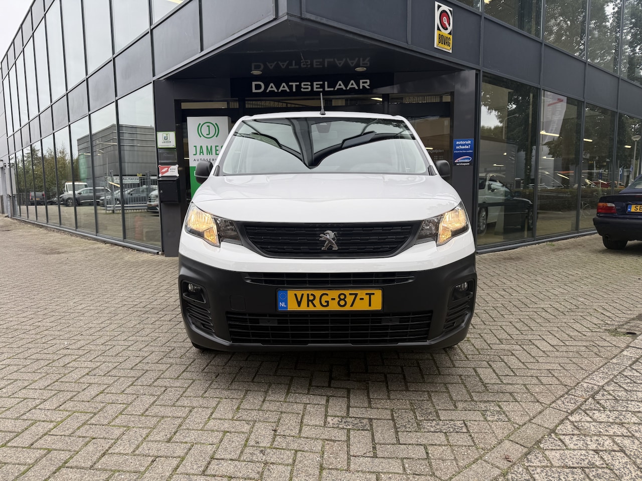 Peugeot Partner - 1.5 BlueHDI Premium Camera Navi Trekhaak Carplay - AutoWereld.nl