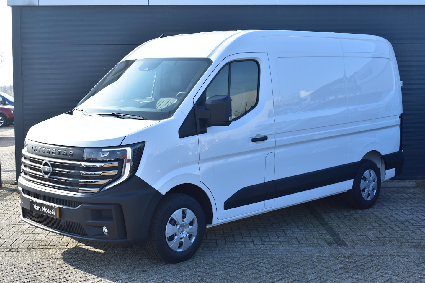 Nissan Interstar-e - L2H2 Limited 87 kWh 140PK | Parkeersensoren + Achteruitrijcamera | Stoelverwarming | Trekh - AutoWereld.nl