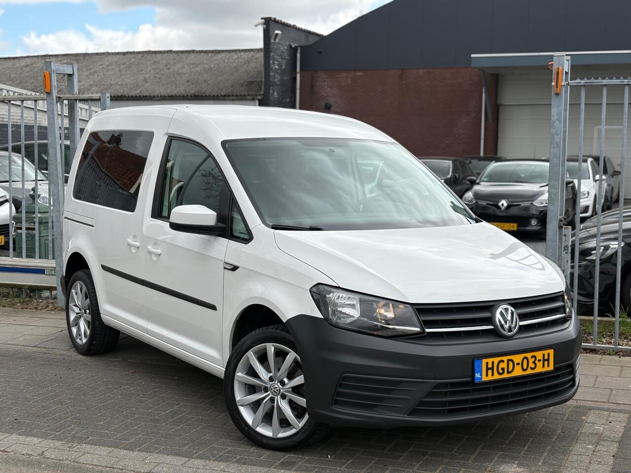 Volkswagen Caddy - 1.4 TSI Trendline | 5 Persoons | 17” LMV | Cruise control | - AutoWereld.nl