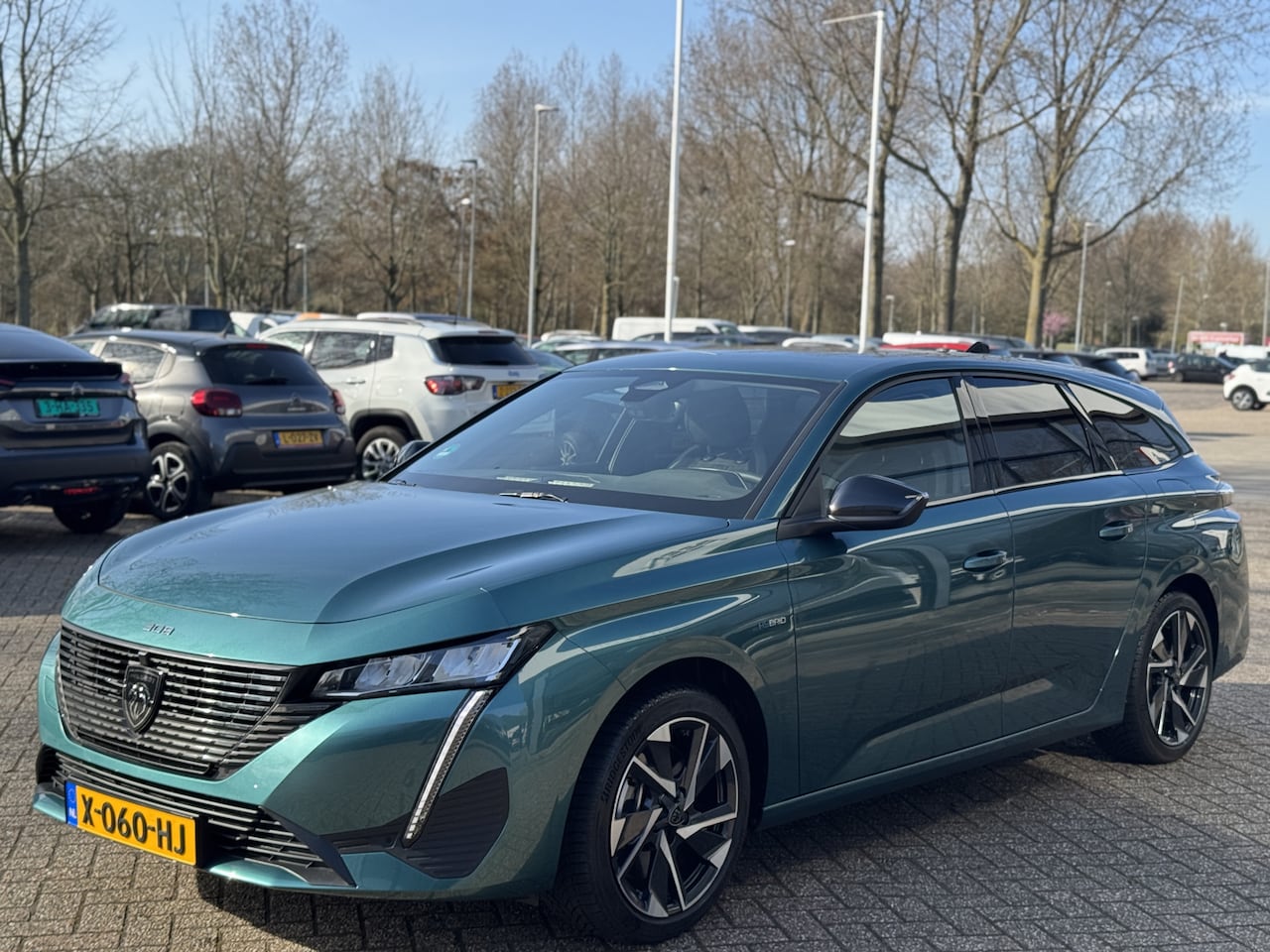 Peugeot 308 SW - 1.6 Plug In Hybrid 180 Allure Pack Business - AutoWereld.nl