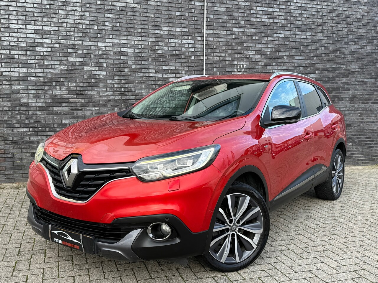 Renault Kadjar - 1.2 TCe Bose Camera|360pdc|Pre-Crash|BLIS|Keyless|Leder|LedPureVision|Trekhaak - AutoWereld.nl