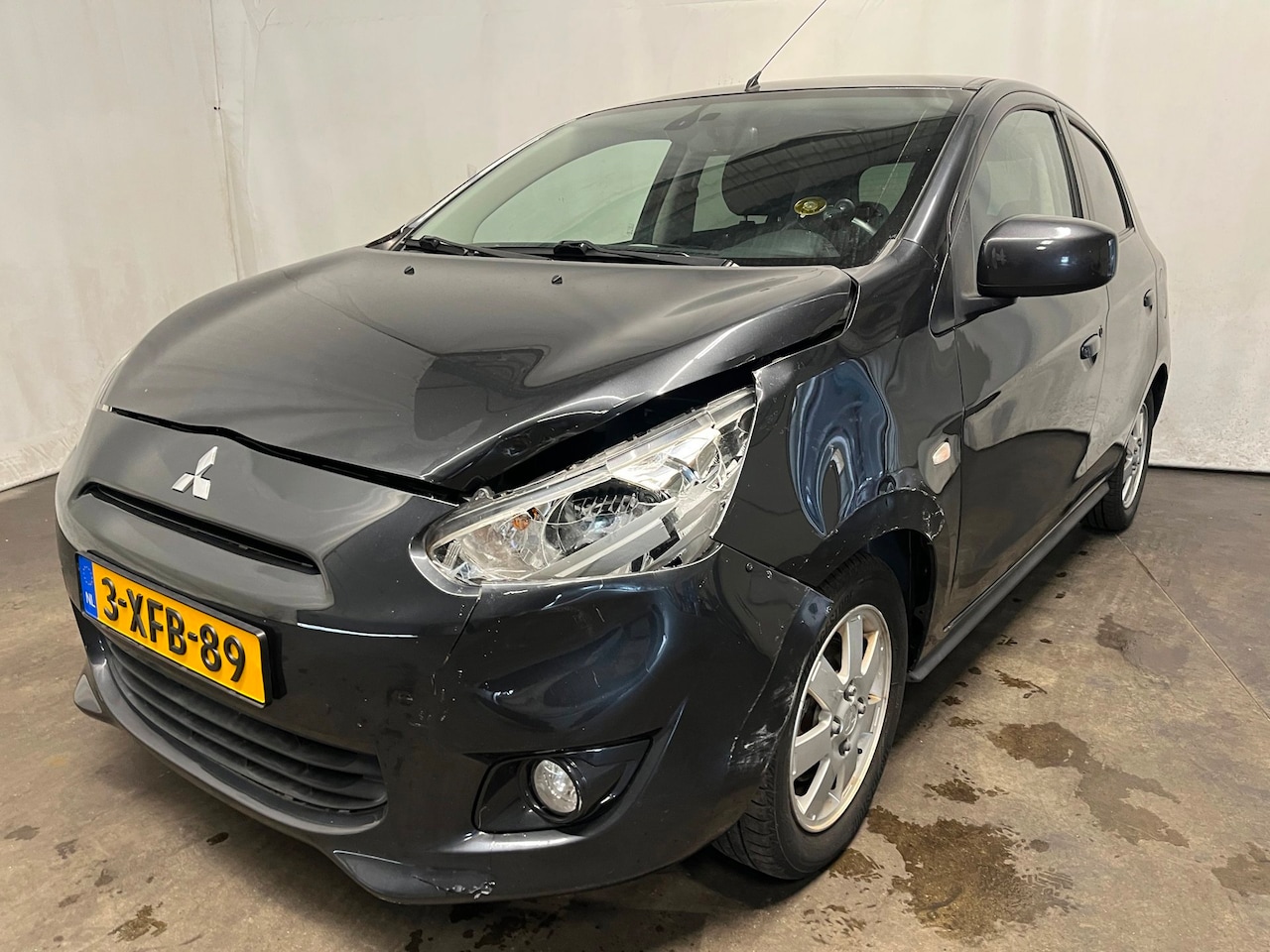 Mitsubishi Space Star - 1.2 Intense auto start rijd goed links voor schade - AutoWereld.nl