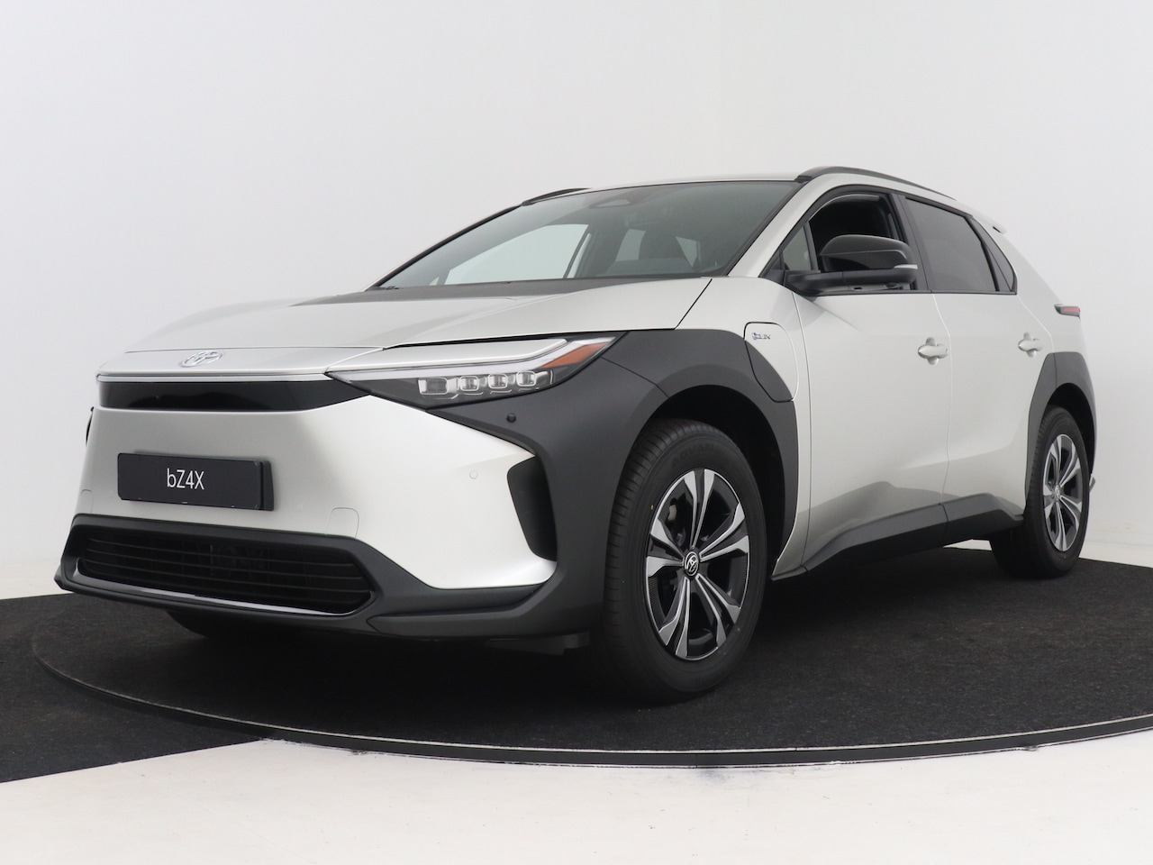 Toyota bZ4X - Dynamic 71 kWh | BTW Voertuig | 360 camera | Stoel+stuurverwarming | Parkeersensoren voor+ - AutoWereld.nl