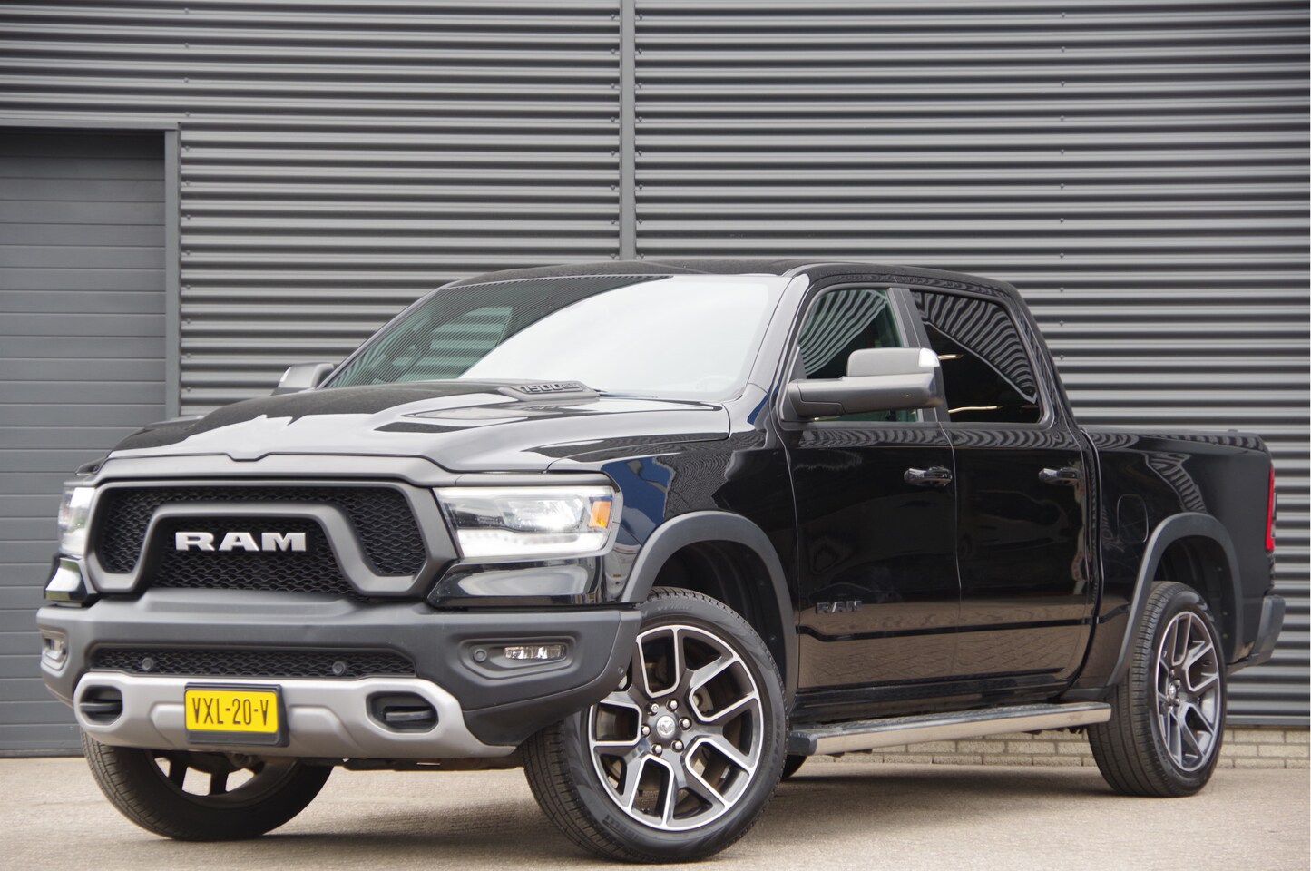 Dodge Ram 1500 - 5.7 V8 4x4 Crew Cab 5'7 REBEL TRX, LUCHTVERING, PANODAK, ELEKTR. STOEL, TREKHAAK, CAMERA, - AutoWereld.nl