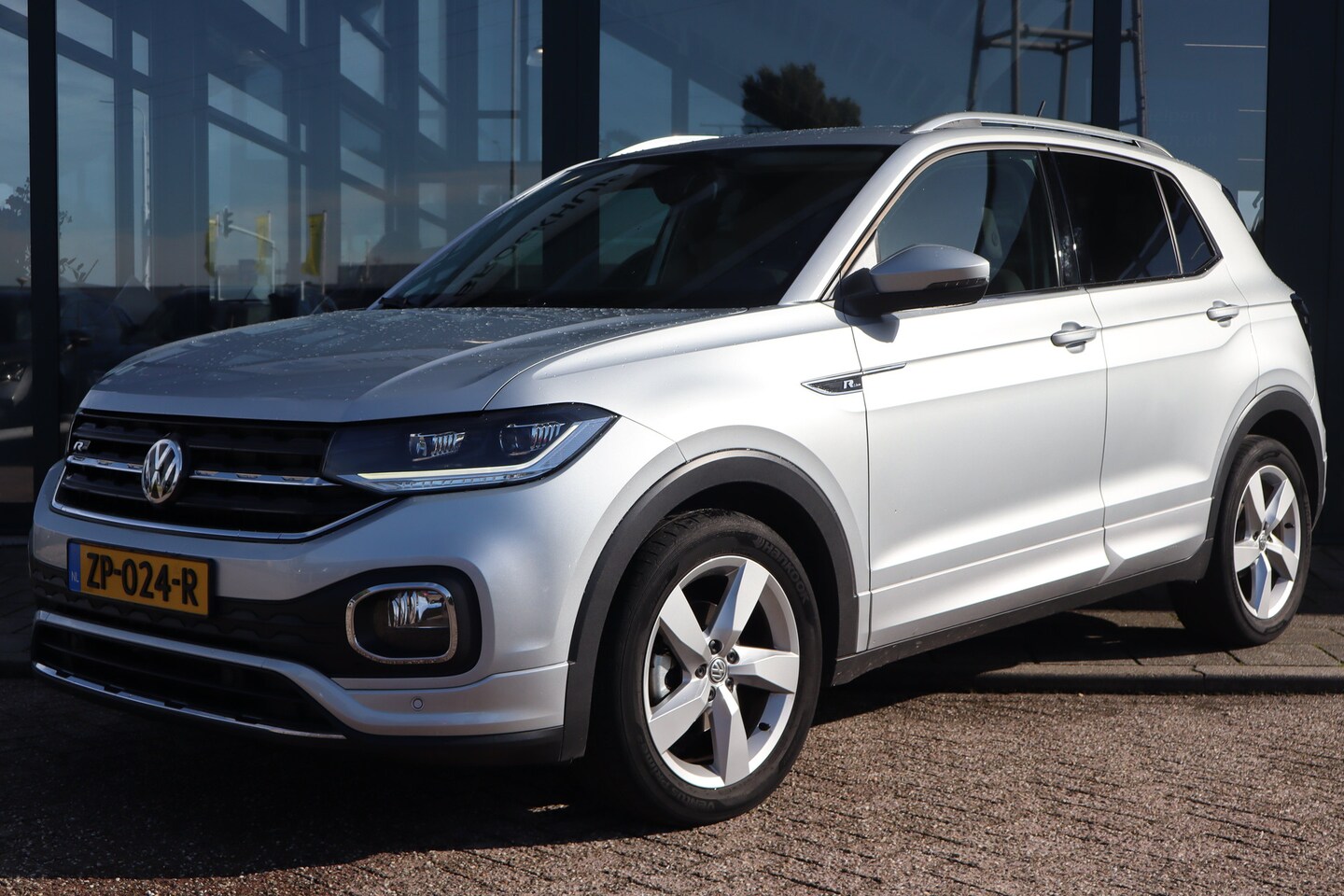 Volkswagen T-Cross - 1.0 TSI Style 115PK | Dodehoek detectie | Hill hold functie | Multimedia-voorbereiding - AutoWereld.nl