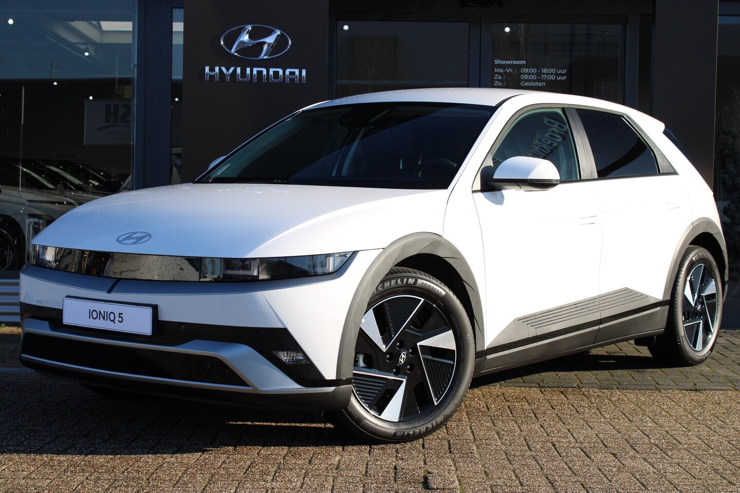Hyundai IONIQ 5 - Long Range Pure Edition 84 kWh | €3000,- korting !! | vanaf 458,- Financial Lease p/m ! - AutoWereld.nl