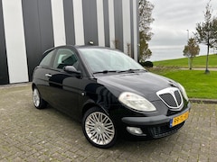 Lancia Y(psilon) - Ypsilon 1.4-16V MomoDesign Nw APK-Lage Km-Airco-Lmv-Elekpakket