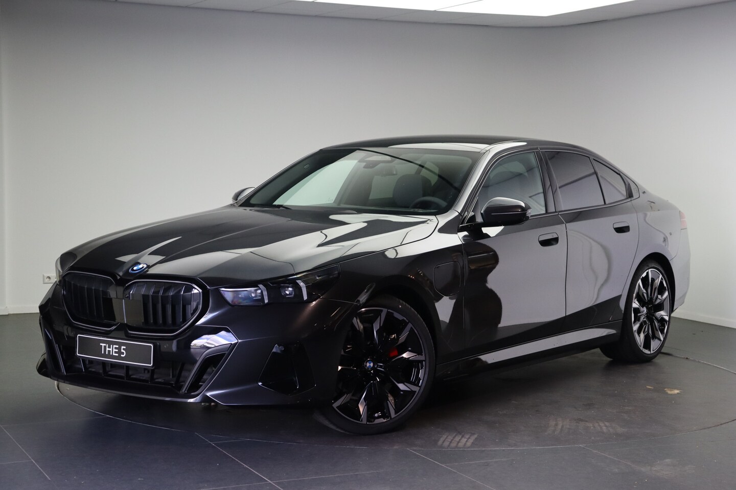 BMW 5-serie - 530e M Sport Automaat / Panoramadak / Bowers & Wilkins / Adaptieve LED / Comfort Access / - AutoWereld.nl