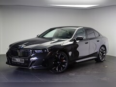 BMW 5-serie - 530e M Sport Automaat / Panoramadak / Bowers & Wilkins / Adaptieve LED / Comfort Access /