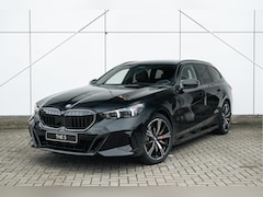 BMW 5-serie Touring - 530e M Sport Automaat / Trekhaak / Stoelventilatie / Parking Assistant Plus / Adaptieve LE