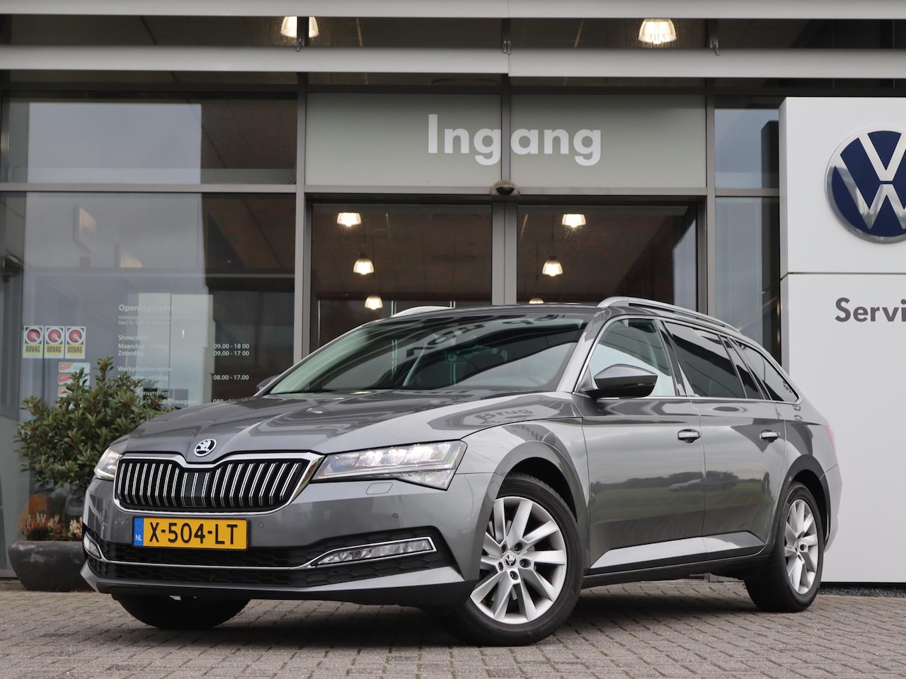 Skoda Superb Combi - 1.5 TSI ACT 150 PK DSG Business Edition Plus | Zwenkbare Trekhaak | Virtual Cockpit | Stoe - AutoWereld.nl