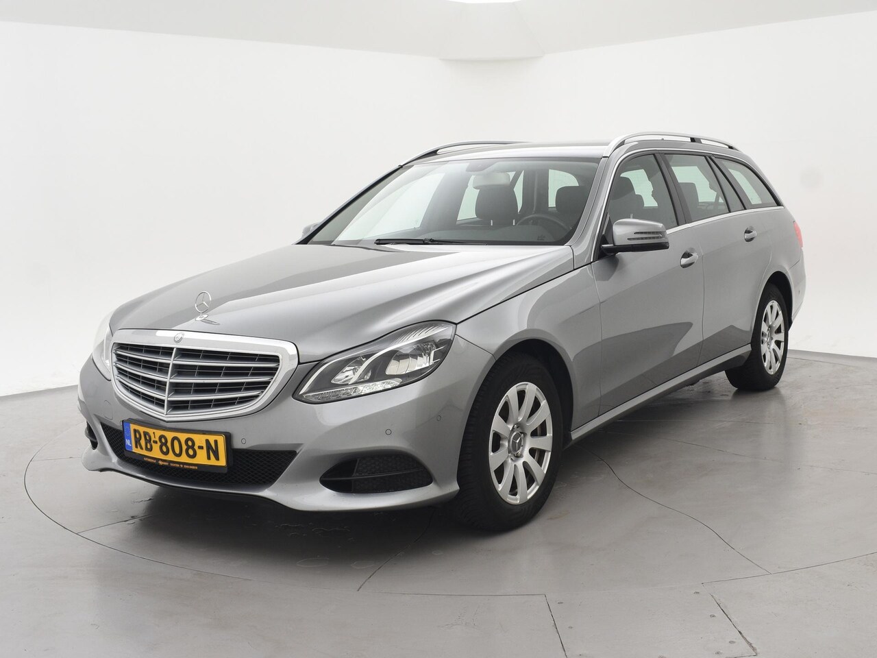 Mercedes-Benz E-klasse Estate - 200 CDI NIEUW MODEL + TREKHAAK | LEDER | ELEKTR. ACHTERKLEP | NAVIGATIE - AutoWereld.nl