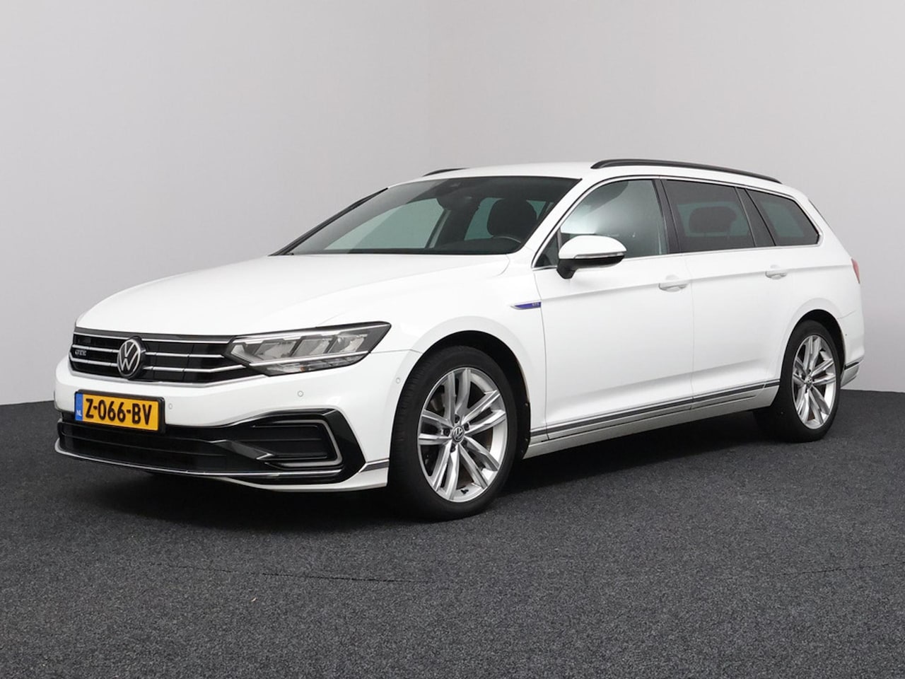 Volkswagen Passat Variant - 1.4 TSI PHEV GTE Business | Travel Assist | Camera | Trekhaak! - AutoWereld.nl