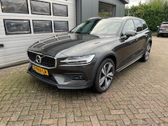 Volvo V60 Cross Country - 2.0 B5 AWD Pro, Panodak, Bowens en Wilkens, 360 camera, Trekhaak