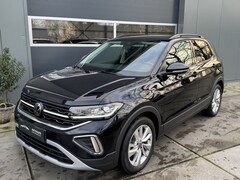Volkswagen T-Cross - 1.0 TSI 116pk DSG Life Edition IQ Light Stoelverwarming Camera Keyless Virtual Cockpit App
