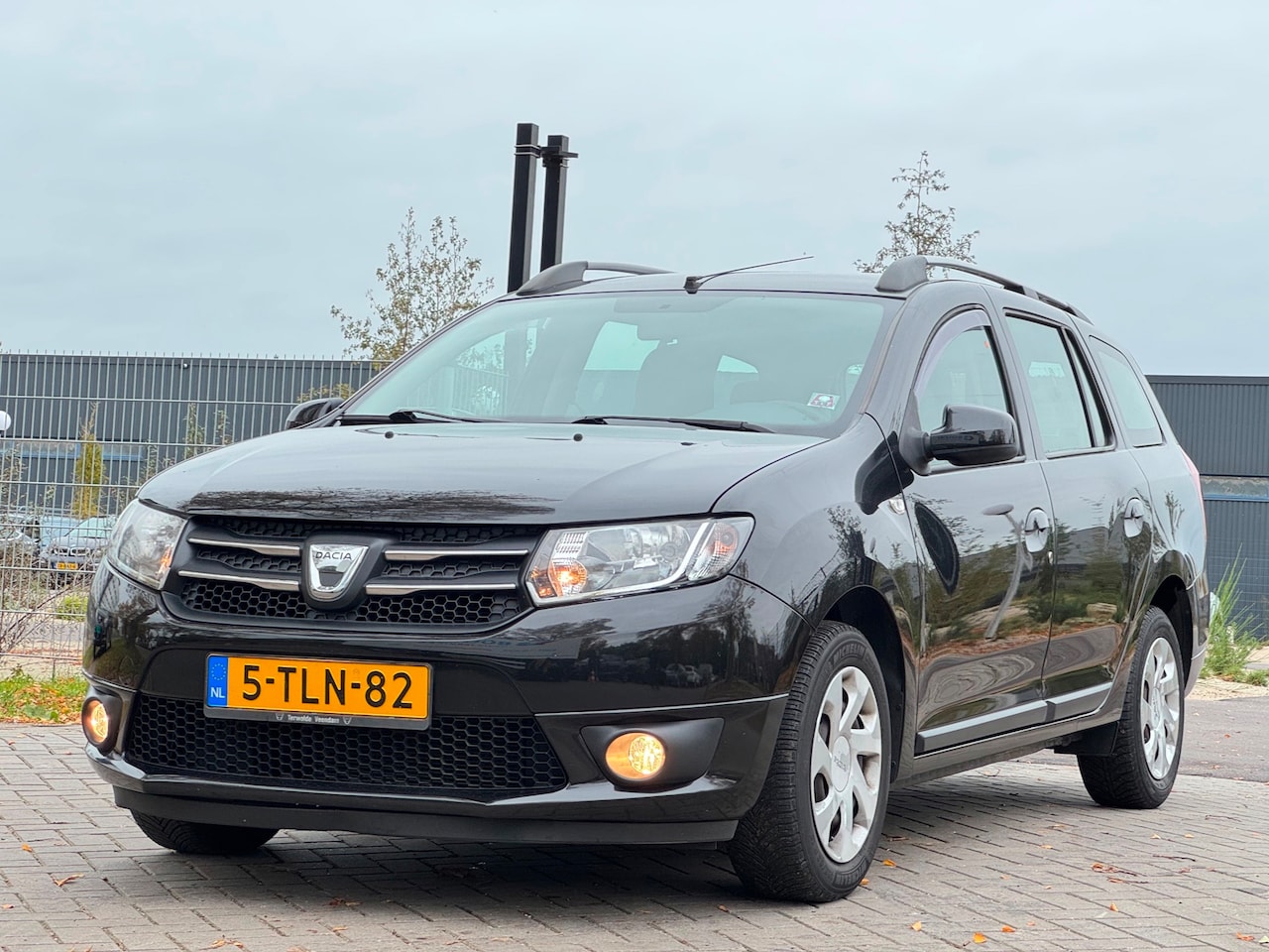Dacia Logan MCV - 0.9 TCe Lauréate|ORIGINEEL NL|LAGE KM MET NAP|TOPONDERHOUDEN|AIRCO|ELEKRAMEN - AutoWereld.nl