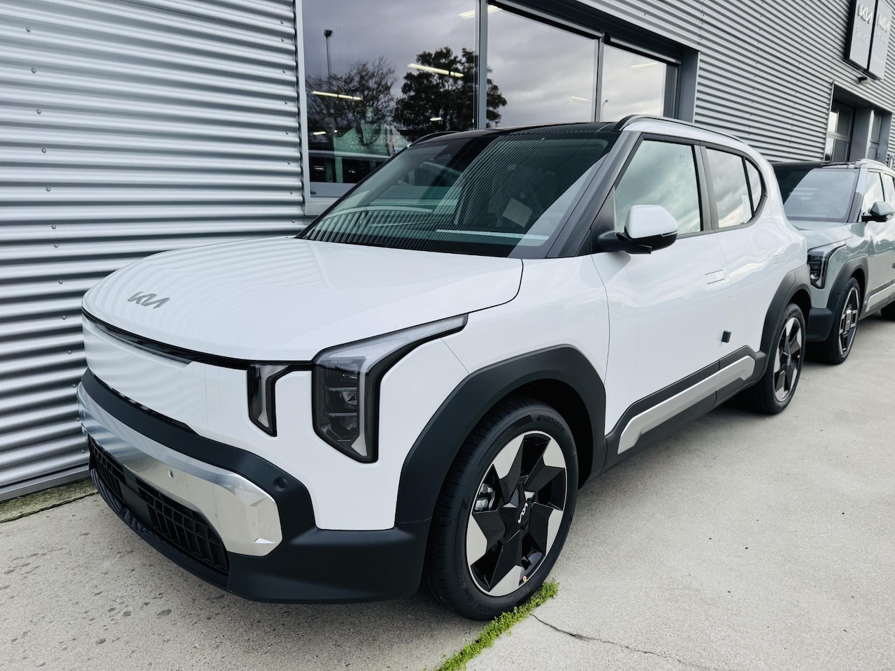 Kia EV2 - Plus Advanced 42.2 kWh Rijklaar incl. Metallic lak | VoorraadVoordeelAuto | Ruim €2850,- v - AutoWereld.nl