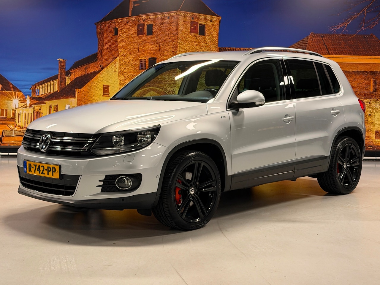 Volkswagen Tiguan - 1.4 TSI Sport&Style Aut Carplay Trekhaak PDC - AutoWereld.nl