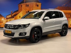 Volkswagen Tiguan - 1.4 TSI Sport&Style Aut Carplay Trekhaak PDC