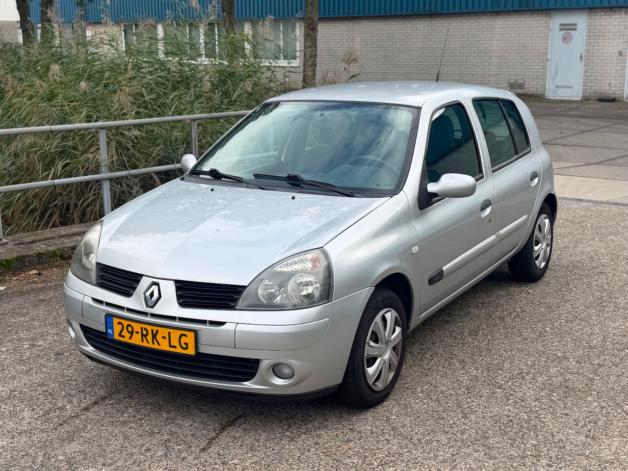 Renault Clio - 1.2-16V Community!5-deurs !Airco!APK! - AutoWereld.nl