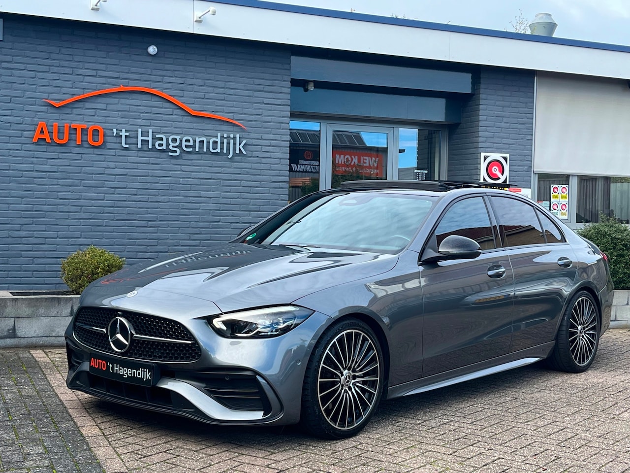 Mercedes-Benz C-klasse - 200 AMG pano Burmester night 19" camera - AutoWereld.nl