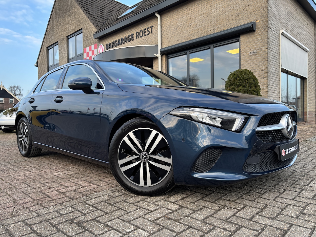Mercedes-Benz A-klasse - 180 Luxury Line Automaat Full LED / Navigatie / Camera - AutoWereld.nl