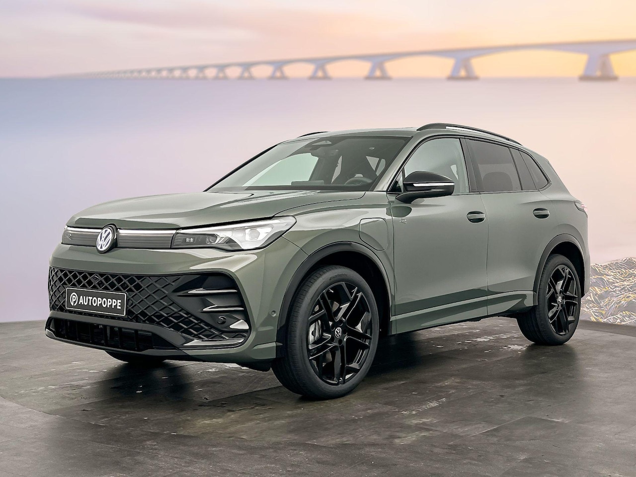 Volkswagen Tiguan - R-Line Edition 1.5 eHybrid 150 kW / 204 PK SUV 6 v - AutoWereld.nl