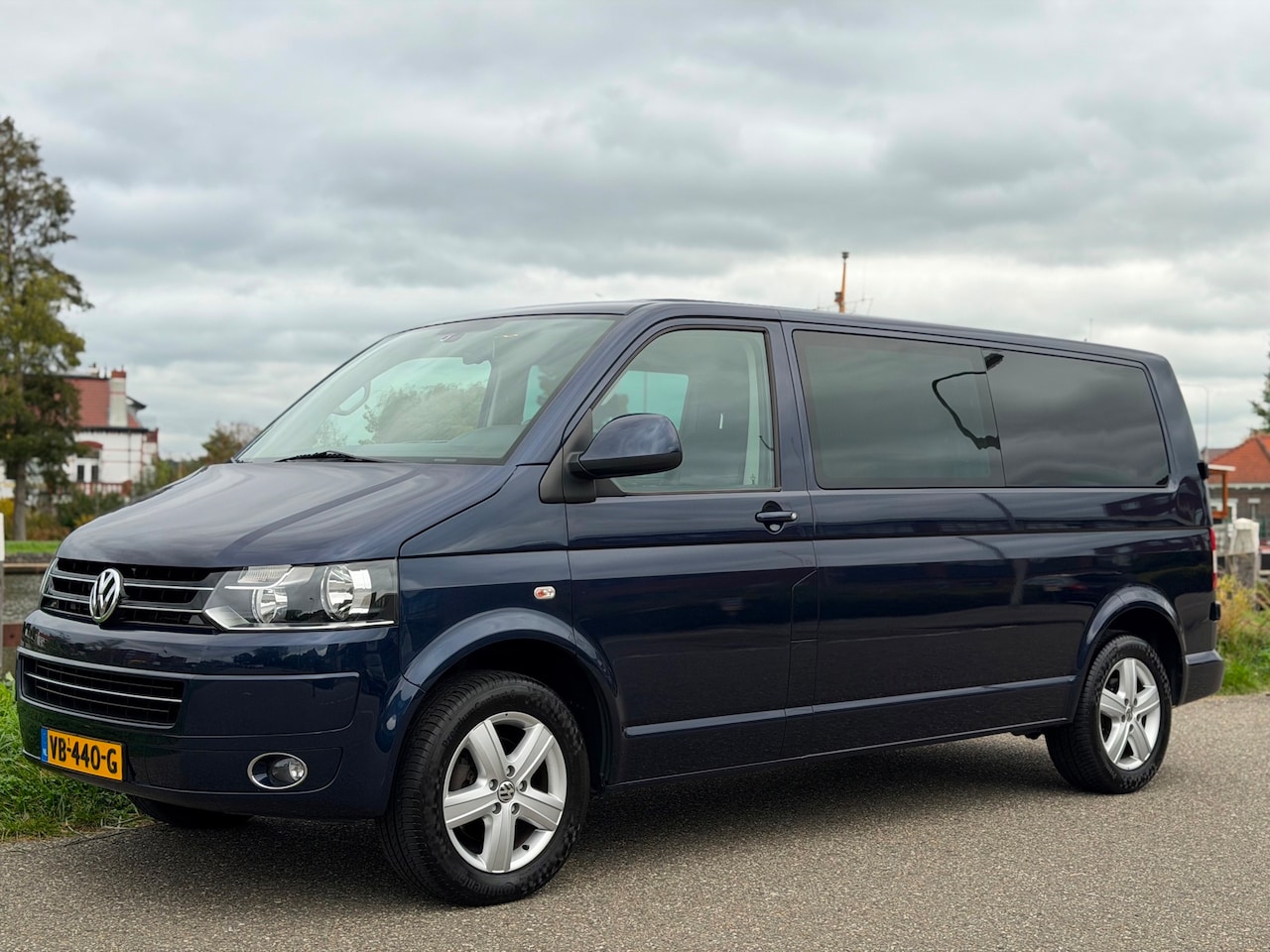 Volkswagen Transporter - 2.0 TDI L2H1 DC LEDER CRUISE PDC 65 EDTION TREKHAAK - AutoWereld.nl