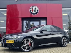 Alfa Romeo Giulia - 2.0 T GME AWD Competizione Lederen Dashboard met rood stiksel | Harman/Kardon audio