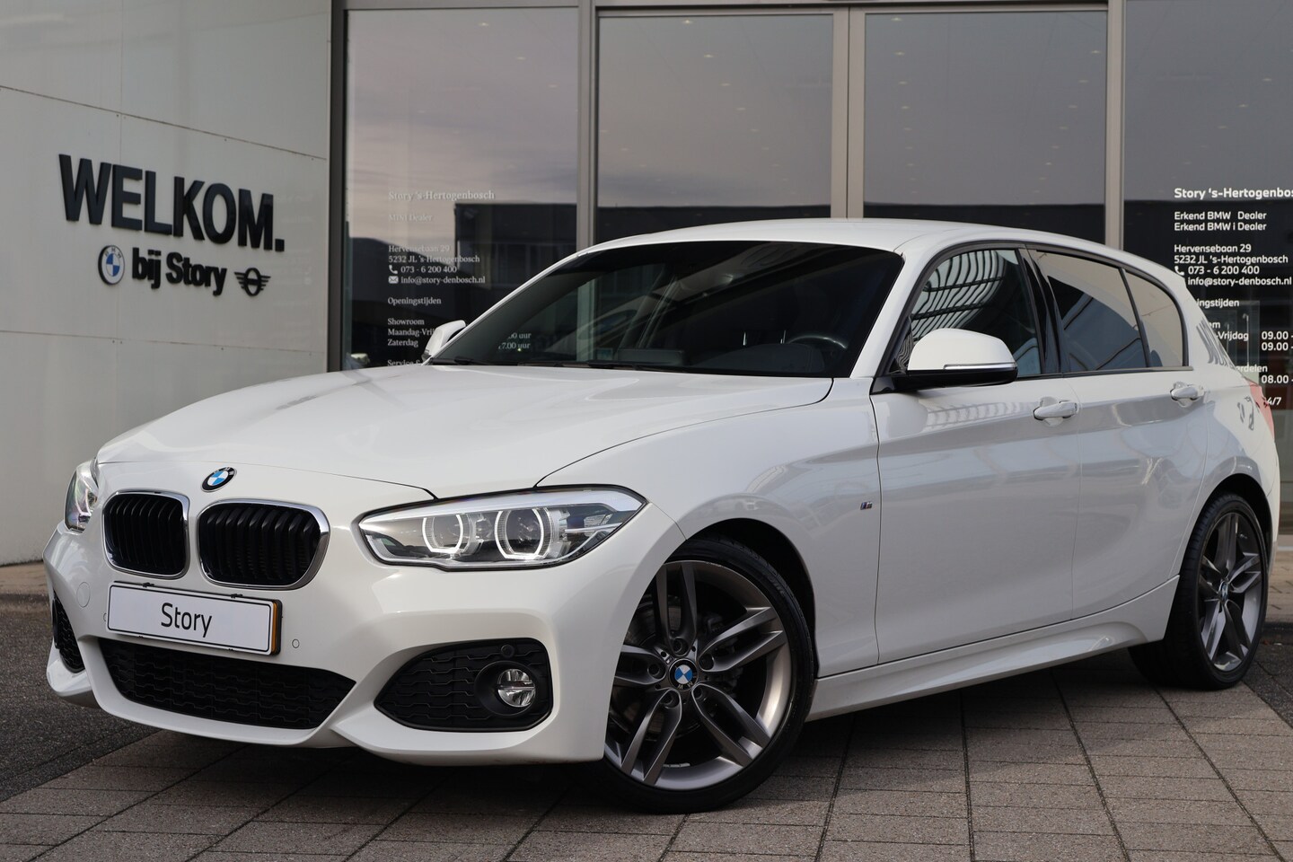 BMW 1-serie - 118i High Executive M Sport Automaat / Sportstoelen / LED / Navigatie Professional / M Spo - AutoWereld.nl