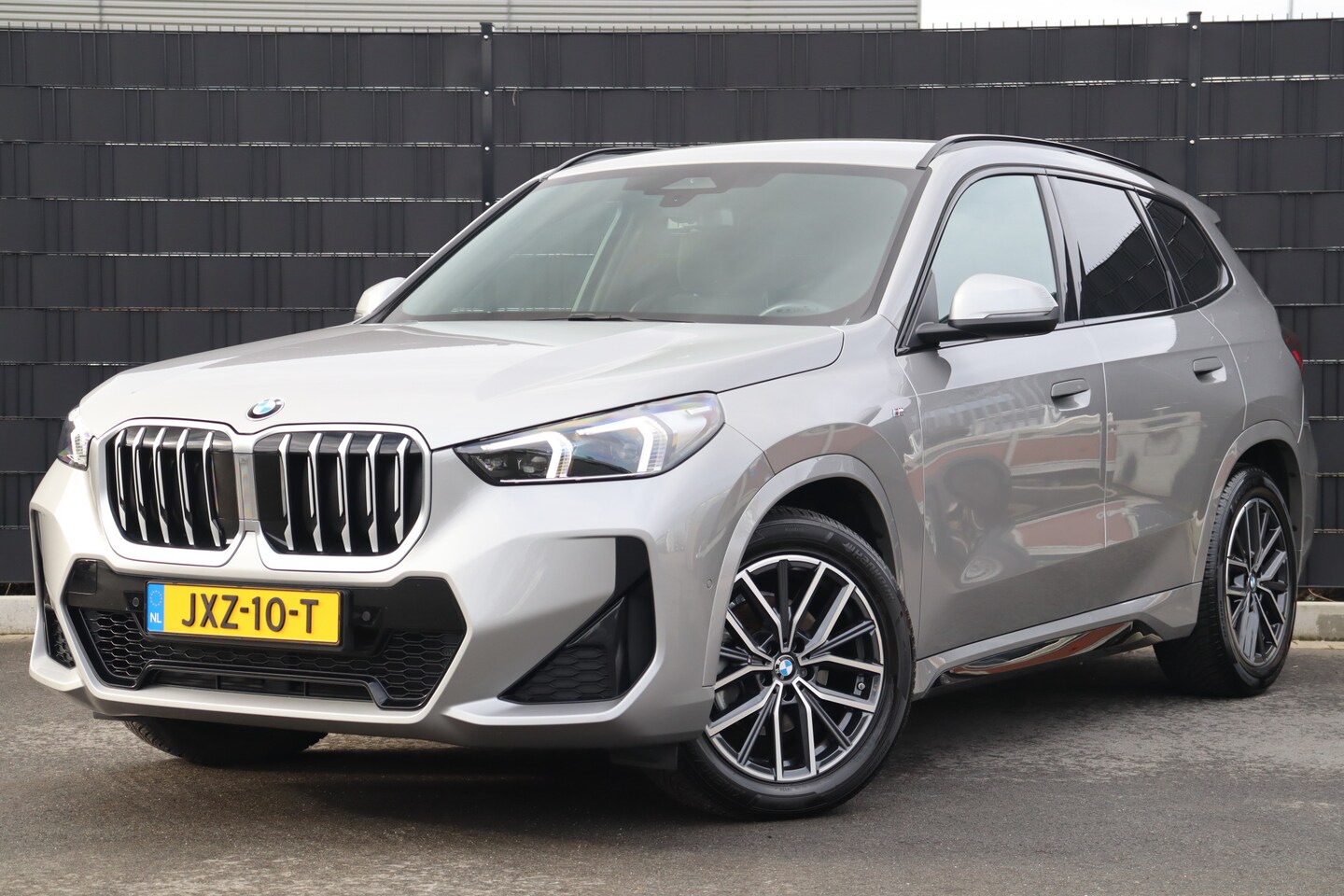 BMW X1 - sDrive18i M-sport Automaat | Sportstoelen | Camera | Stoelverwarming | Carplay | Elek. Kle - AutoWereld.nl