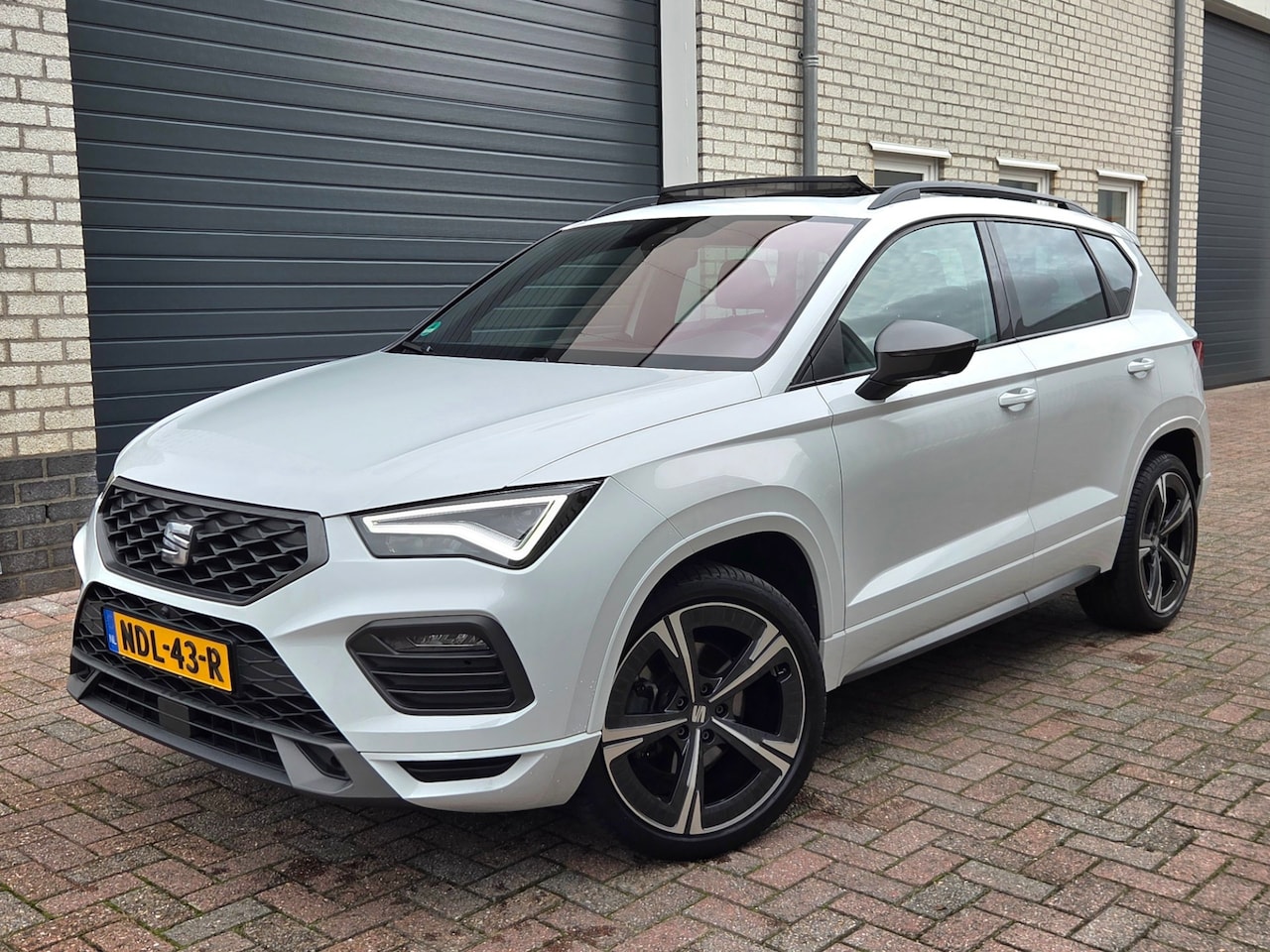 SEAT Ateca - 1.5 TSI FR Pano-Keyless-360-Beats Audio-Carplay - AutoWereld.nl