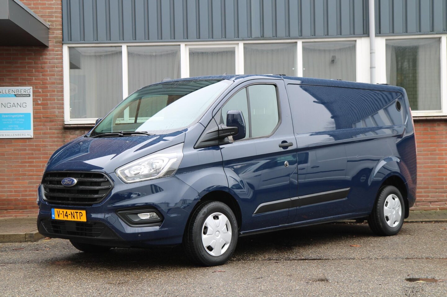 Ford Transit Custom - 300 2.0 TDCI L2H1 Trend / Trekhaak / Inklapbaar imperiaal / 3 zits - AutoWereld.nl