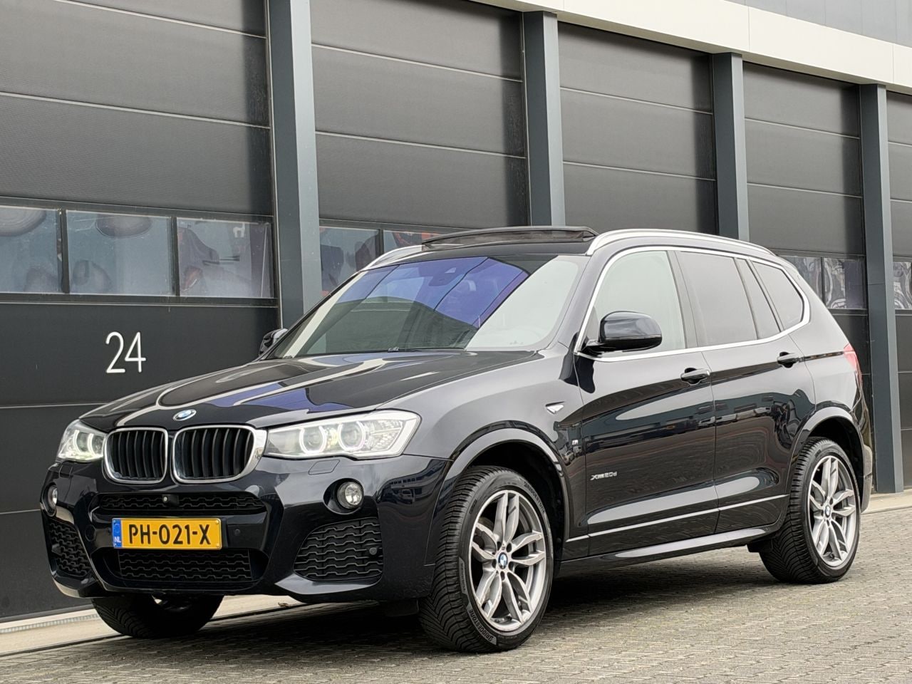 BMW X3 - 2.0d XDRIVE M-Pakket Head-Up Pano EURO-6 - AutoWereld.nl