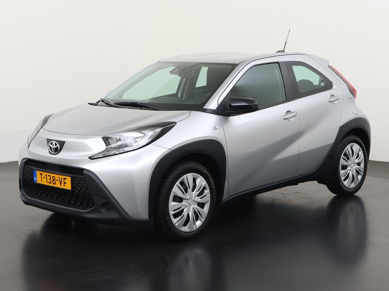 Toyota Aygo X - 1.0 VVT-i MT Play | All-in 283,- Private Lease | Direct uit voorraad - AutoWereld.nl