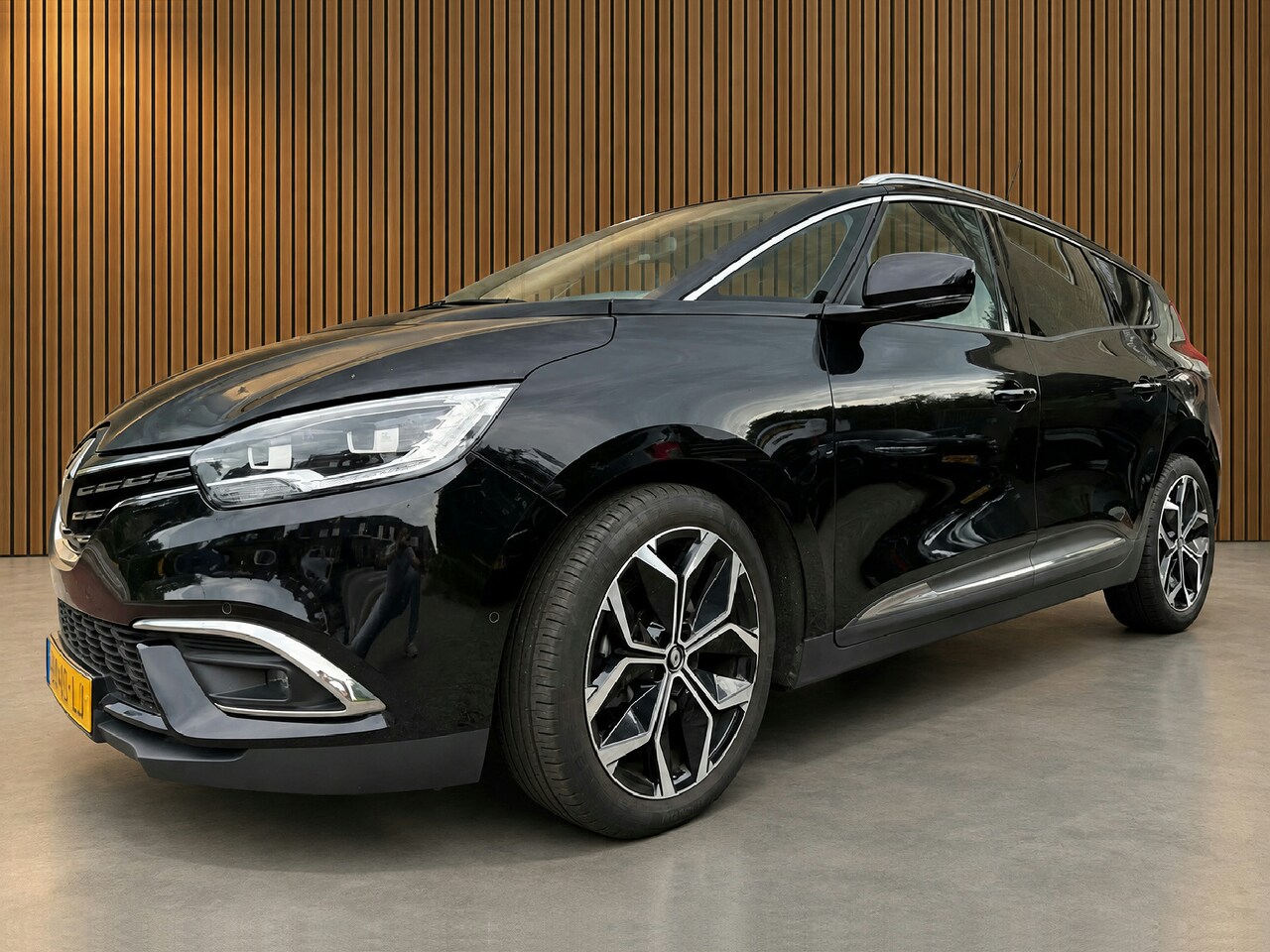 Renault Grand Scénic - 1.3 TCe 140pk Intens Aut. 7p., Camera | Trekhaak | Navi | CarPlay & Android | Orig NL auto - AutoWereld.nl