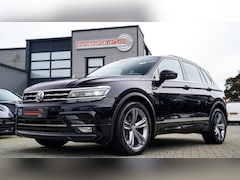 Volkswagen Tiguan - 1.5 TSI ACT Highline Business R-Line | Panorama | Virtual | Carplay | Camera | Alcantara |
