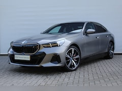BMW i5 - xDrive40 M Sport / Adaptief onderstel professional / Adaptieve LED / Stoelventilatie / Par