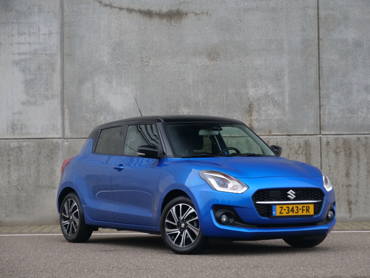 Suzuki Swift - 1.2 Style Smart Hybrid | camera | navi | trekhaak.. - AutoWereld.nl